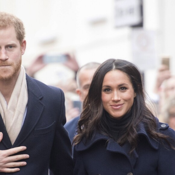 Noiva de Harry, Meghan Markle vai fazer aulas de etiqueta para saber se comportar nos eventos da realeza britânica 