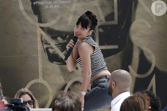 Lily Allen se apresenta no 'Le Grand Journal' durante o Festival de Cannes 2014, em 21 de maio de 2014