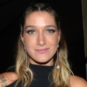 Gabriela Pugliesi foi denunciada ao Ministério Público por exercício ilegal da profissão de educador físico. A blogueira fitness minimizou a denúncia, alegou ter a consciência tranquila e negou que tenha ministrado uma aula sem orientação de um especialista