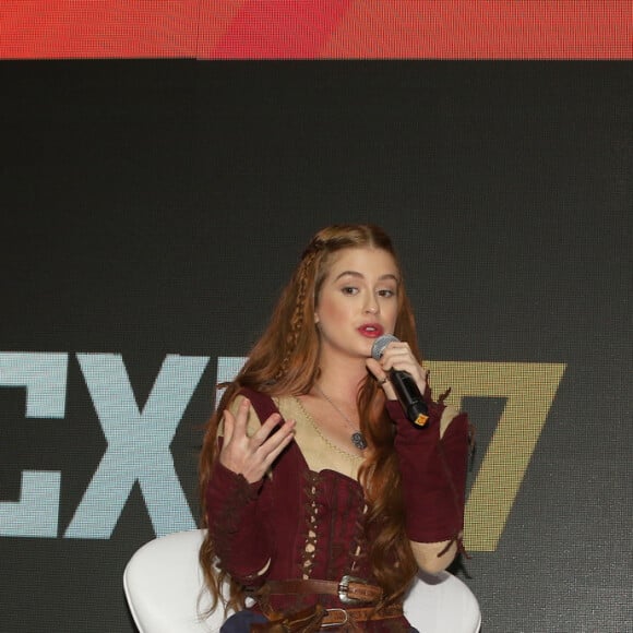 Marina Ruy Barbosa fala sobre novela na CCXP