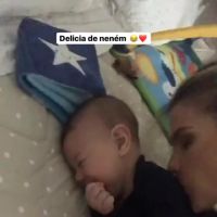 Andressa Suita beija o filho, Gabriel, e arranca risos do bebê: 'Delícia'. Vídeo