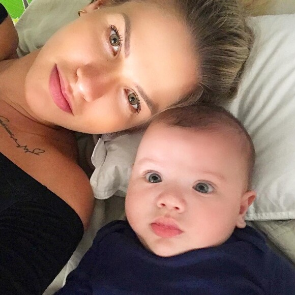 A semelhança entre a modelo e o filho foi assunto nas redes sociais