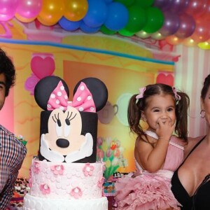 O aniversário de 2 anos de Maria Flor teve a Minnie como tema