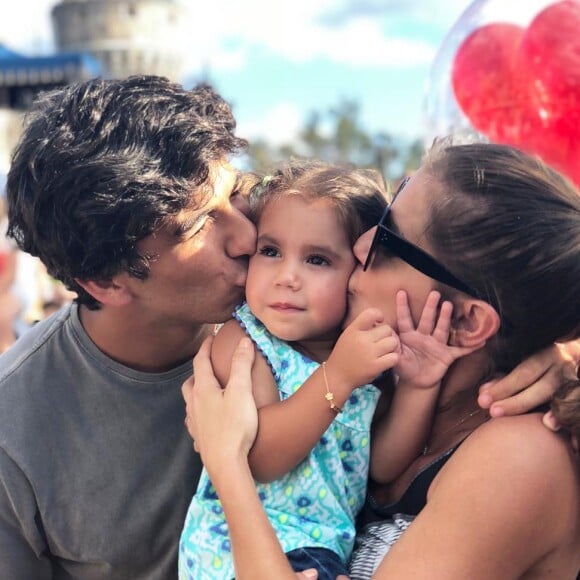 Deborah Secco contou que foi emocionante o encontro de Maria Flor com Mickey e Minnie, seus personagens favoritos