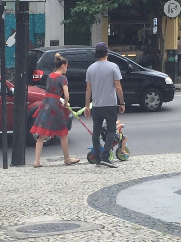 Alinne Moraes, Mauro Lima e Pedro circularam pelas ruas do Jardim Botânico, bairro da zona sul do Rio