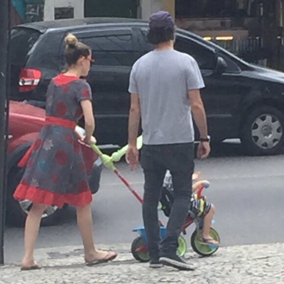 Alinne Moraes, Mauro Lima e Pedro circularam pelas ruas do Jardim Botânico, bairro da zona sul do Rio