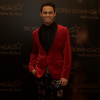 Estiloso, Silvero Pereira combinou blazer vermelho e calça estampada para o Prêmio Melhores do Ano, promovido pelo 'Domingão do Faustão' na noite deste domingo, 10 de dezembro de 2017