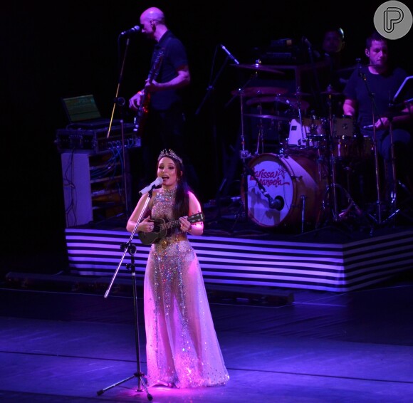 Larissa Manoela fez show na Jeneusse Arena, na zona oeste do Rio, no domingo, 10 de dezembro de 2017