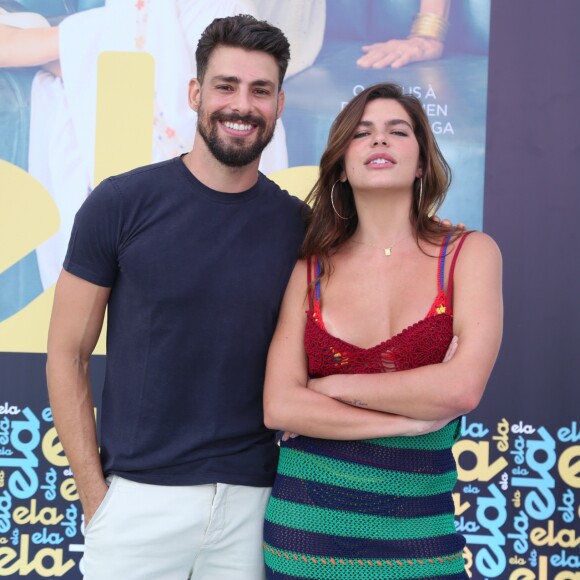 'A barriguinha dela está uma bolinha. De longe isso é gravidez', escreveu uma usuária do Instagram ao ver foto de Mariana Goldfarb junto de Cauã Reymond durante o lançamento do 'Planeta Ela', do jornal 'O Globo', no Copacabana Palace neste domingo, dia 10 de dezembro de 2017