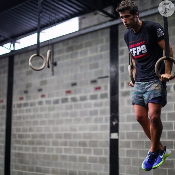 Bruno Gagliasso é forte concorrente de Loreto nos negócios. o ator se tornou sócio do CrossFit Posto 9, no mesmo ramo que o colega da Globo. Na foto de Gabriel Rafael Felix, o artista pratica a modalidade