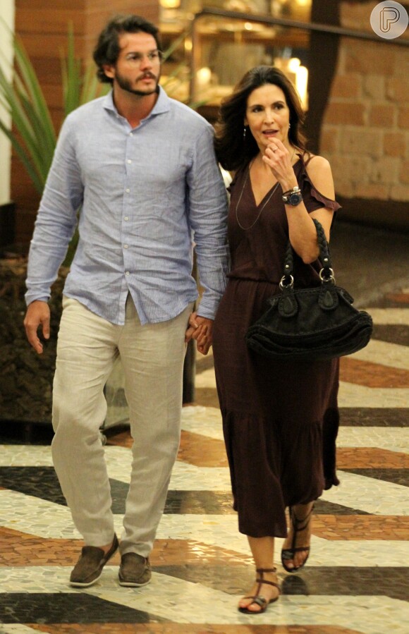 Fátima Bernardes assumiu o namoro com Túlio Gadêlha após ser vista com o pernambucano em um shopping da zona sul do Rio, em 2 de novembro de 2017