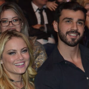 Ellen Rocche começou a ser vista com o nutricionista Rogério Oliveira em 1º de setembro de 2017. A atriz assumiu o namoro dias depois