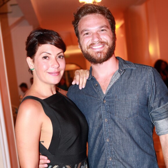 Fabiula Nascimento e Emilio Dantas começaram a ser vistos juntos no final de dezembro, mas assumiram o namoro no primeiro dia do ano de 2017 depois de passarem o Réveillon juntos