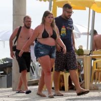 Marília Mendonça aproveita dia de folga com amigos em praia no Rio. Fotos!