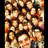 Rodrigo Simas junta a turma de jovens de 'Malhação' para uma foto e posta em seu Instagram, em 29 de janeiro de 2013