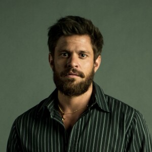 Alejandro Claveaux, o Hugo da novela 'O Outro Lado do Paraíso', negou romance com Monica Iozzi: 'Somos muito amigos e a gente se gosta muito'