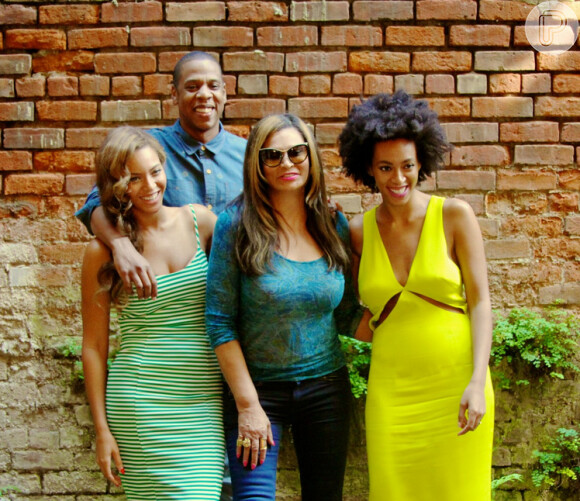Beyoncé publicu uma foto com a família após polêmica com vídeo envolvendo a irmã e o marido, Jay-Z