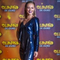 Um ombro só: Paolla Oliveira investe em vestido brilhoso de R$ 4,6 mil. Ao look!