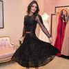 Priscila Fantin mostra balanço de saia em look com cropped de manga comprida da estilista Letícia Manzan