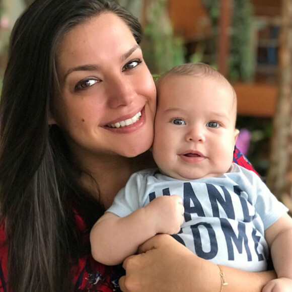 Thais Fersoza e os filhos, Melinda e Teodoro, acompanharam o cantor na vinda dele ao Rio de Janeiro