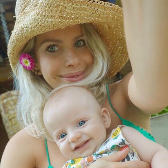 Karina Bacchi deu à luz seu primeiro filho, Enrico, fruto de produção independente, nos Estados Unidos