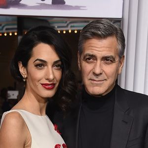 George Clooney e a mulher, Amal, também se tornaram pais de gêmeos: Ella e Alexander nasceram em 6 de junho deste ano