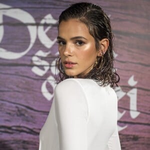 A atriz Bruna Marquezine voltou a apostar no wet hair para o evento de lançamento da novela 'Deus Salve o Rei', nos Estúdios Globo, na noite desta quinta-feira, 14 de dezembro de 2017