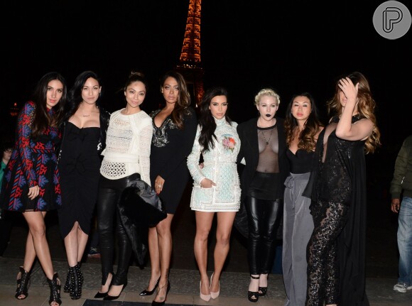 Kim Kardashian celebra sua despedida de solteira com amigas em Paris, na França, em 22 de maio de 2014 