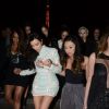 Kim Kardashian se diverte com amigas em Paris, na França 