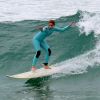 Isabella Santoni afirmou que Caio Vaz a tem ajudado a praticar surfe, esporte que lhe dá foco no trabalho
