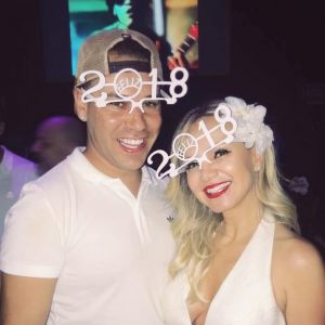 Eliana faz balanço de 2017 em festa de fim de ano em foto ao lado do comediante Tiago Barnabé publicada nesta sexta-feira, dia 15 de dezembro de 2017