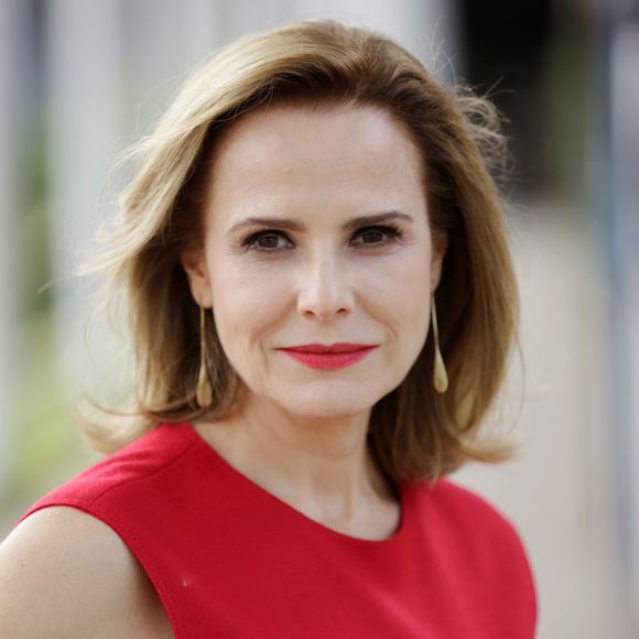 Débora (Bia Seidl) se irrita quando descobre que Ricardo (Sérgio Marone) convidou Ariela (Leona Cavalli) para trabalhar com ele, no capítulo de terça-feira, 19 de dezembro de 2017, da novela 'Apocalipse