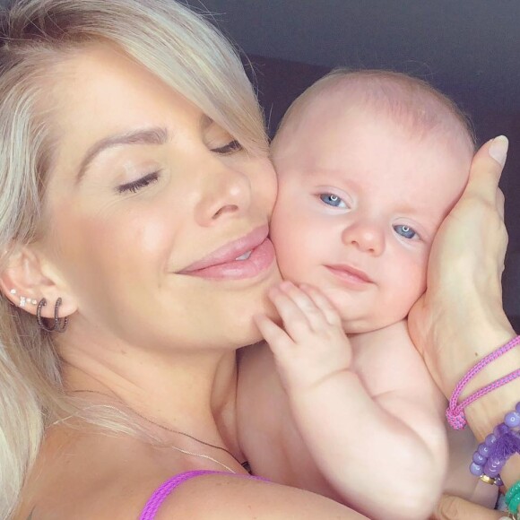 Karina Bacchi compartilhou um vídeo do parto do filho, Enrico, nesta sexta-feira, 15 de dezembro de 2017