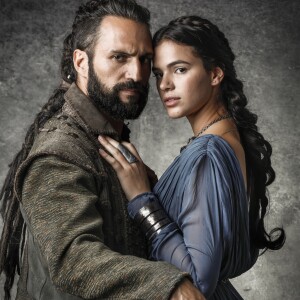 José Fidalgo e Bruna Marquezine serão os amantes Constantino e Catarina na novela 'Deus Salve o Rei'