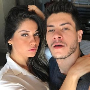 Arthur Aguiar reclamou de saudade de Mayra Cardi em seu perfil do Instagram neste sábado, 16 de dezembro de 2017