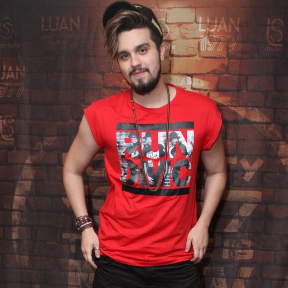 'Considero que essa polêmica, que gerou essa frase, tem ajudado muito a bombar', contou Luan Santana