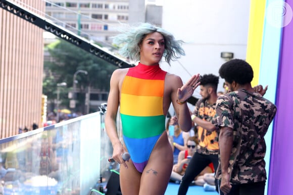 Pabllo Vittar faz show a favor da diversidade em São Paulo