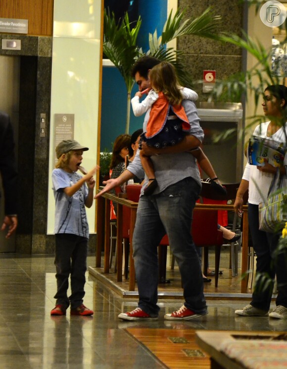 Thiago Lacerda também é pai de Pilar, que nasceu no dia 9 de maio de 2014