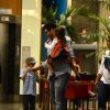 Thiago Lacerda foi com os filhos ao shopping Rio Design, na Barra da Tijuca, Zona Oeste do Rio de Janeiro, nesta sexta-feira, 23 de maio de 2014