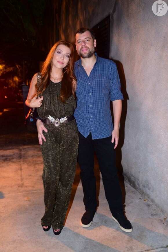 Luiza Possi foi com o namorado, Cris Gomes, na festa promovida por Faustão
