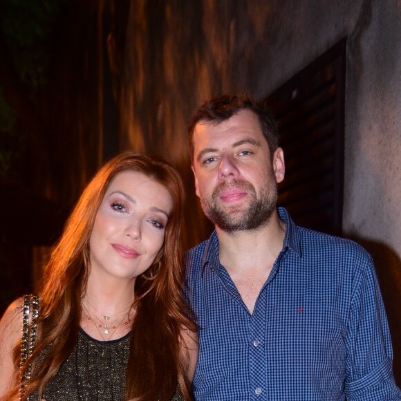 Luiza Possi foi com o namorado, Cris Gomes, na festa promovida por Faustão