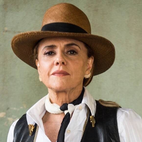 Sofia (Marieta Severo) mata a tesouradas Laerte (Raphael Vianna), na novela 'O Outro Lado do Paraíso'