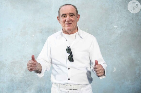 Renato Aragão revela em biografia ter TOC ligado às cores de blusa que usa em casa