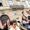 Kim Kardashian deixa hotel na França para ir ao jantar de pré-casamento ao lado de Kanye West, com quem se casou neste sábado, 24