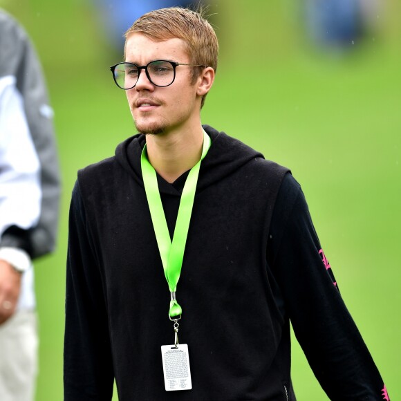 Mandy foi levada para tratamento depois que soube que Selena e Justin querem um relacionamento a longo prazo