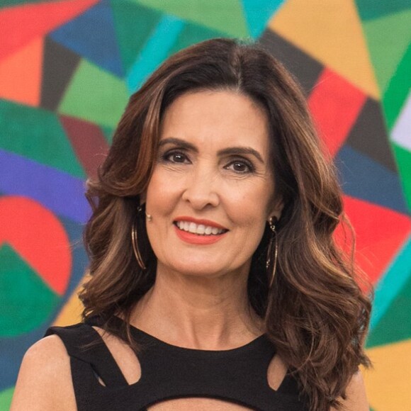 Fátima Bernardes se afirma 'muito satisfeita' com vida amorosa ao participar de transmissão ao vivo nas redes sociais do programa 'Encontro' nesta terça-feira, dia 19 de dezembro de 2017