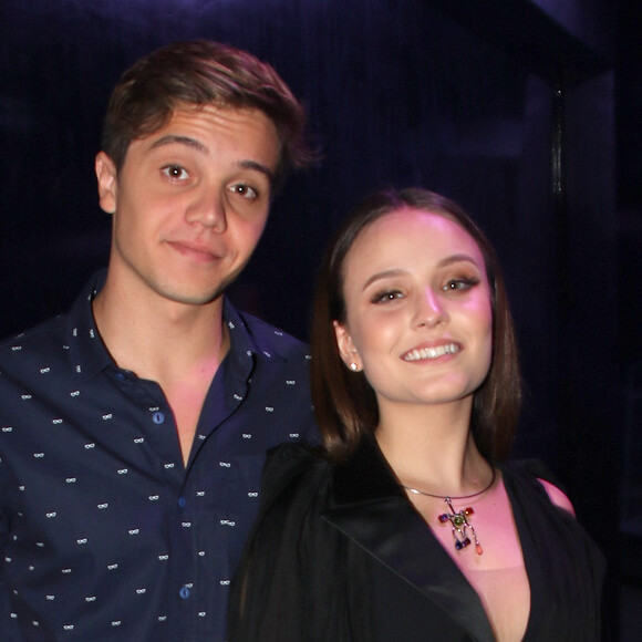 Larissa Manoela levou o namorado, Leo Cidade, em show promovido pelo Instituto Neymar, em São Paulo, na noite desta terça-feira, 19 de dezembro de 2017