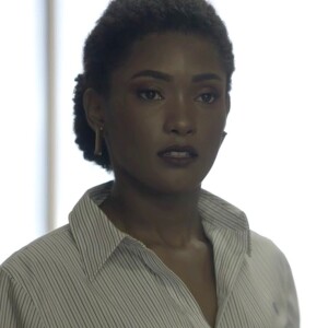 Raquel (Erika Januza) será a juíza no processo de guarda de Thomas (Vitor Figueiredo) em 'O Outro Lado do Paraíso'