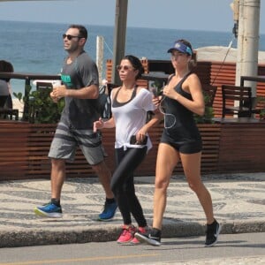 As atrizes Grazi Massafera e Anna Lima correram na orla do Rio de Janeiro nesta quarta-feira, 20 de dezembro de 2017