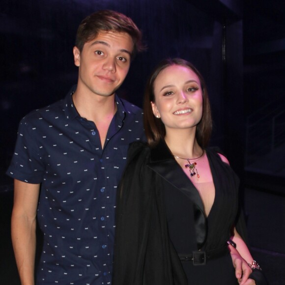 Leo Cidade avalia distância em namoro com Larissa Manoela como conta em entrevista ao Purepeople publicada nesta quarta-feira, dia 20 de dezembro de 2017